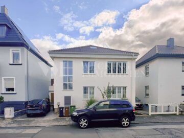 Wohnen im Landhausstil: Lichtdurchflutete Wohnung mit großer Dachterrasse in idyllischer Lage, 68623 Lampertheim, Etagenwohnung