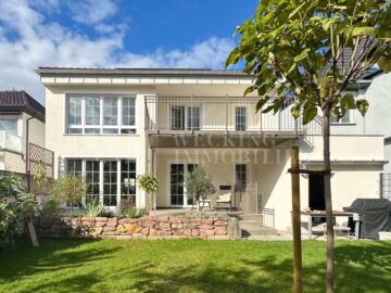 Wohnen im Landhausstil: Lichtdurchflutete Wohnung mit großer Dachterrasse in idyllischer Lage, 68623 Lampertheim, Etagenwohnung